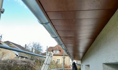 Sous-face de toiture en aluminium colorie bois - DIJON