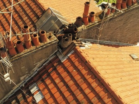 Analyse de toiture: dégâts sur cheminée