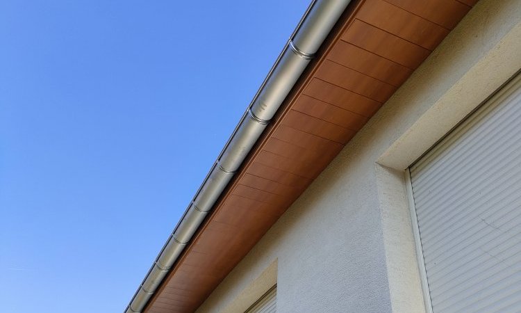 Planche d'égout et sous-face de toiture en aluminium colorie bois - DIJON