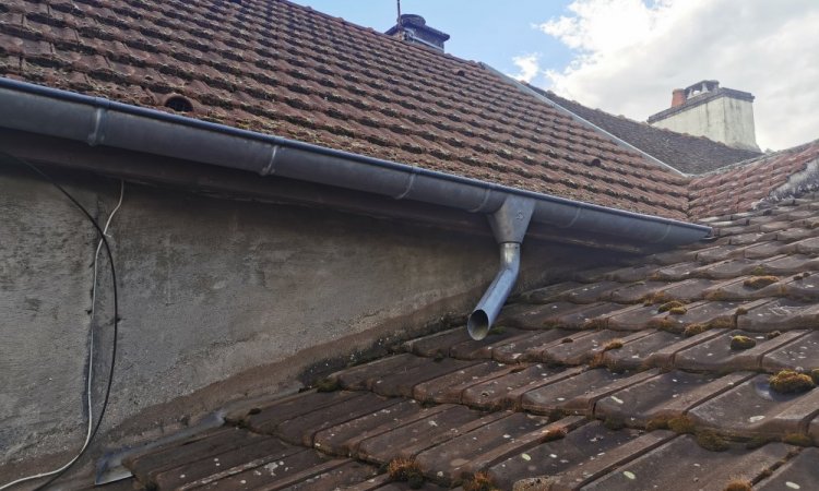 Infiltrations en toiture à Dijon