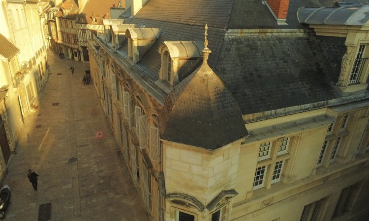 Voir des zones inaccessible de la toiture par drone à Dijon
